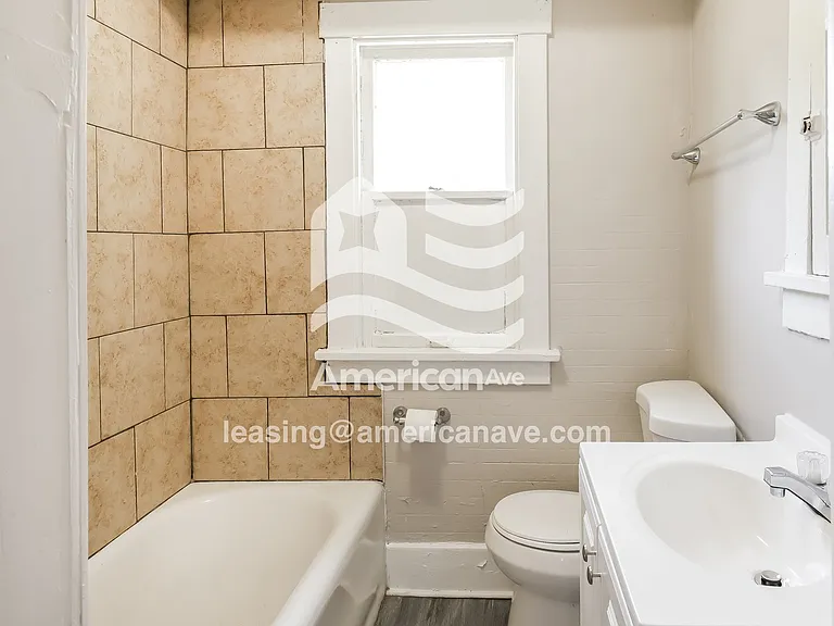 1532118_011_main_bathroom_13936336.jpg