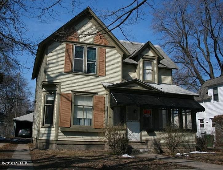 1st image of 261 W 11th St