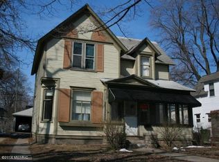 261 W 11th St, Holland, MI 49423