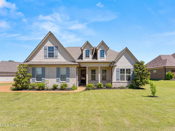 726 Benton Dr, Nesbit, MS 38651