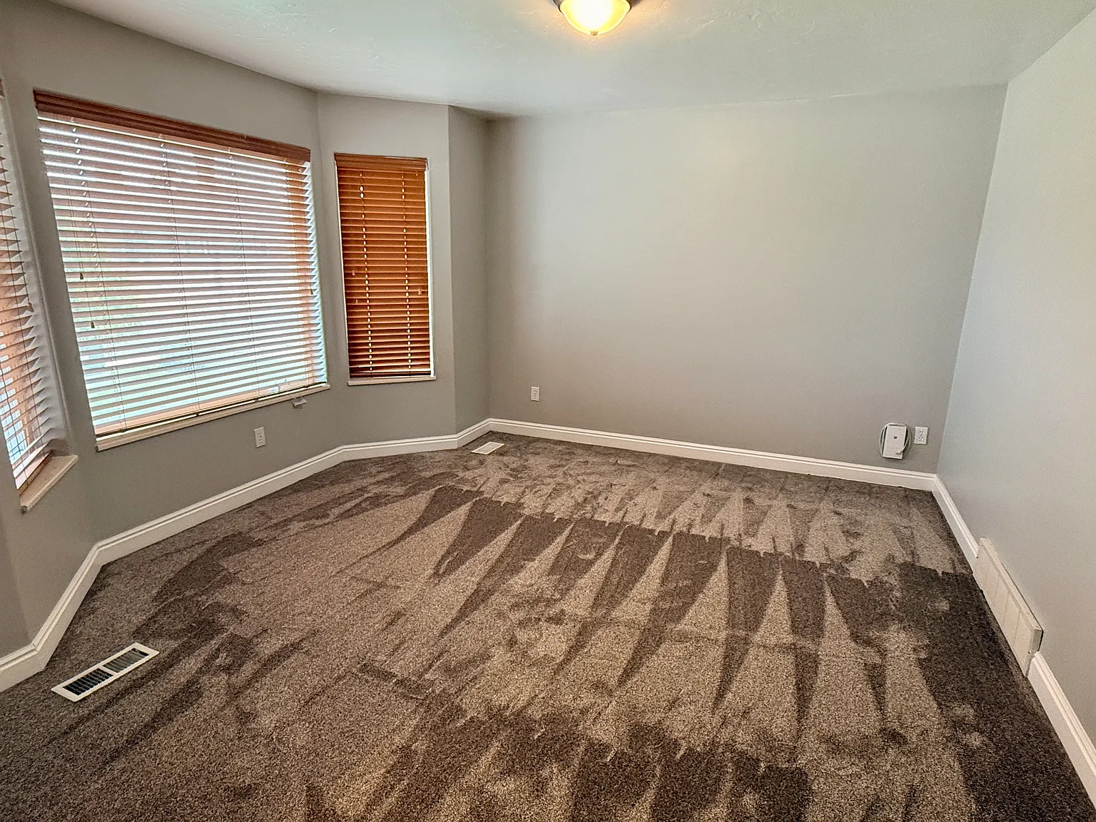 6 bed, 3308 sqft, $3,250 — Photo 2