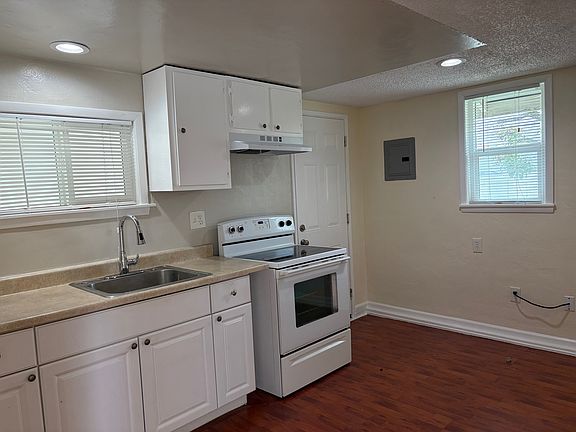 5th image of 524 Elizabeth Ave APT C