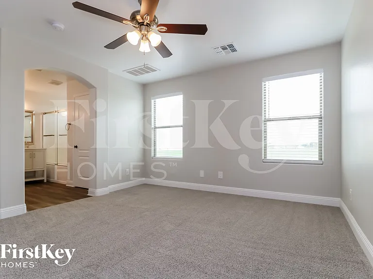 4302 S 249th Ave — Photo 10