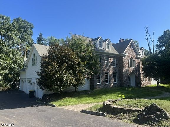 2nd image of 568 Stangle Rd