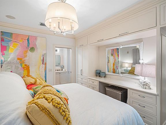 5th image of 1130 Venetian Way #E1