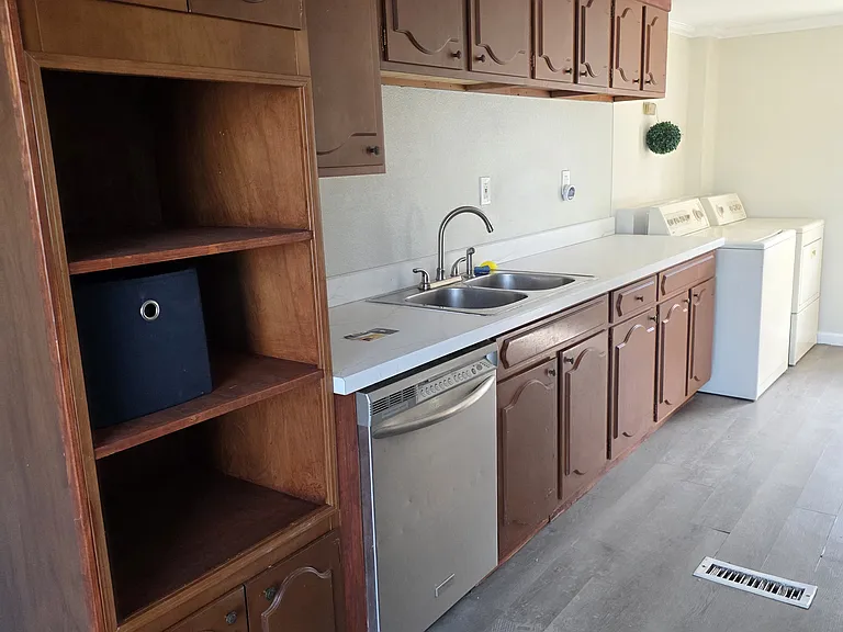 158 Parkway Dr — Photo 6