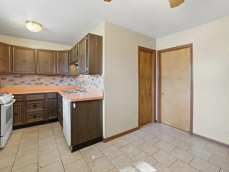 8204 Austin Ave — Photo 8