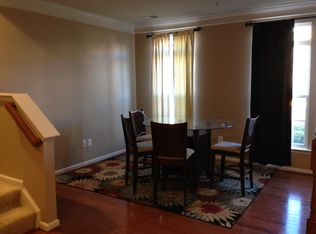 8051 Crescent Park Dr, Gainesville, VA 20155
