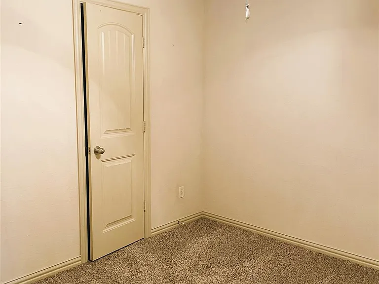 2320 Calendar Ct — Photo 8