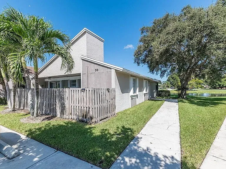 518 Woodgate Cir #E — Photo 7