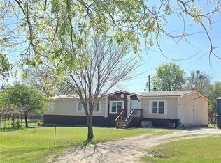 119 Enchanted Lakes Dr, Azle, TX 76020