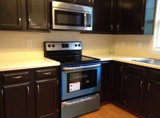 1596 Woodcrest Dr, Reston, VA 20194