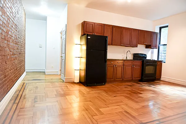 Rented by Lang Realty LLC | media 10