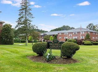 89 Pleasant St APT B8, Medfield, MA 02052