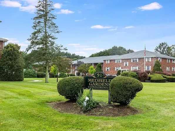 89 Pleasant St APT B8, Medfield, MA 02052