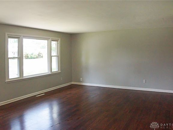 5th image of 115 Laura Ave