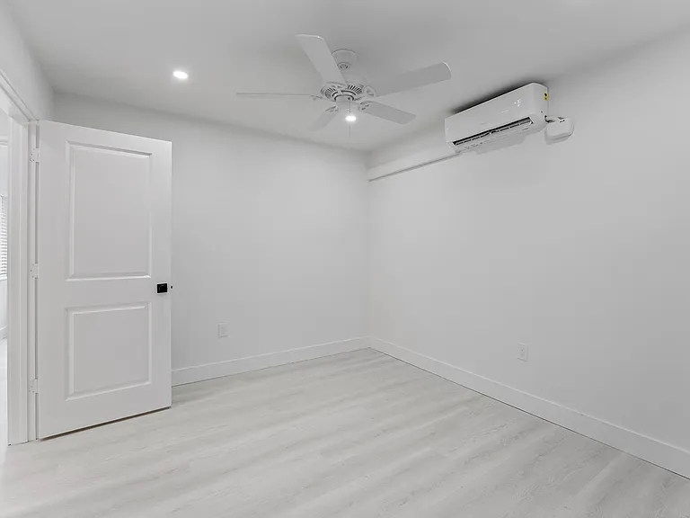1279 Beach Rd #3 — Photo 24