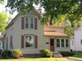 904 E 3rd St, Canton, SD 57013