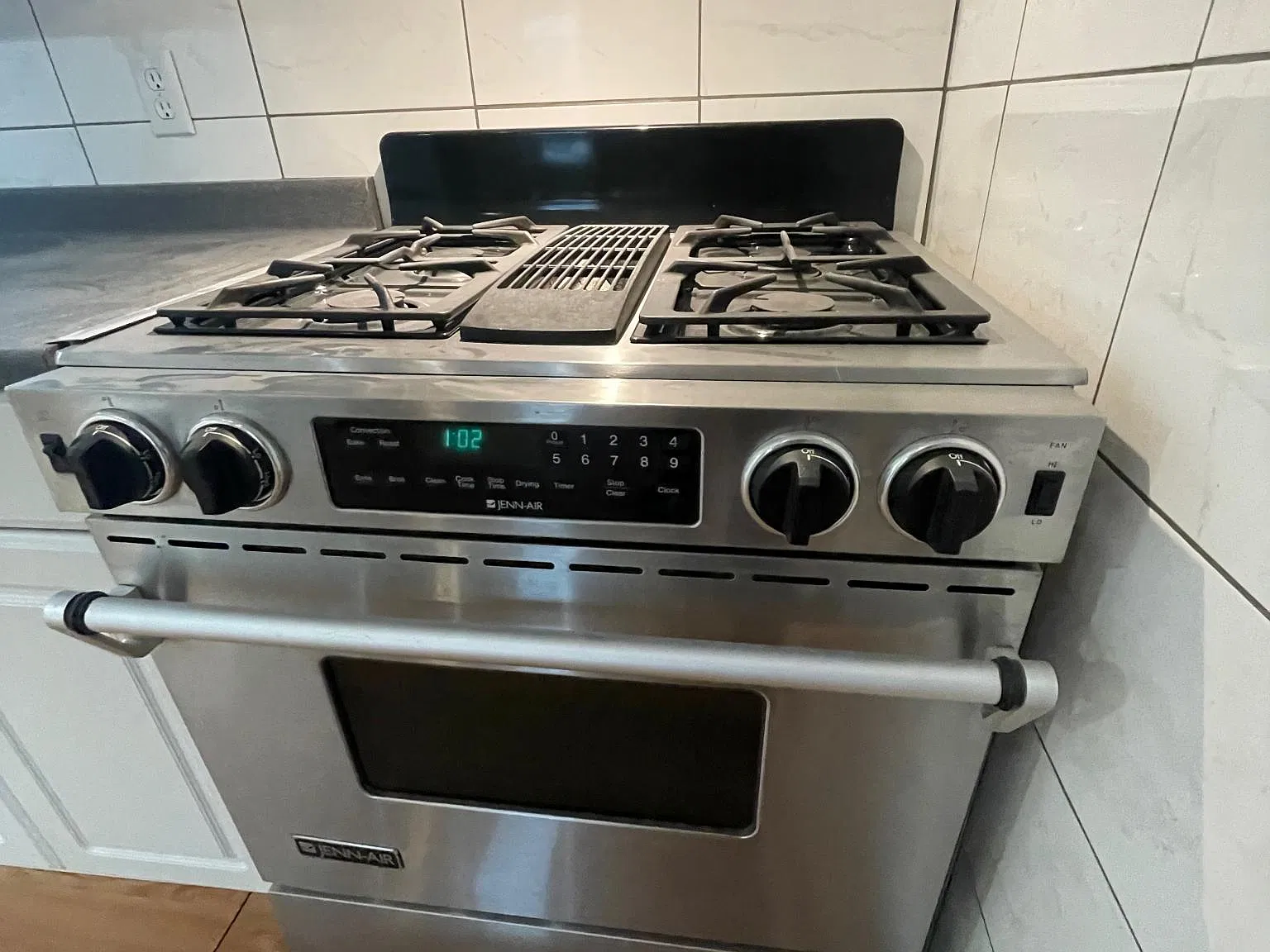 3 bed, 1000 sqft, $2,900 — Photo 4