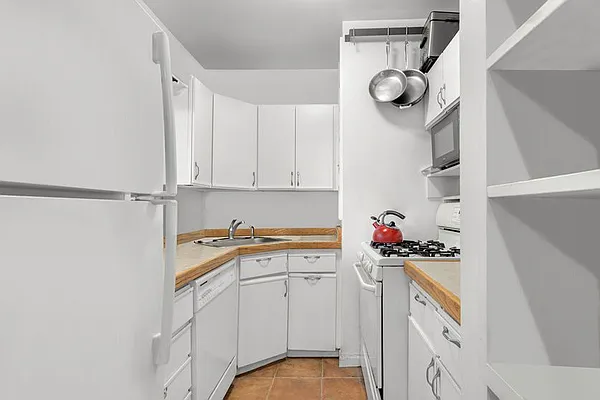 Rented by Park Property Advisors | media 11