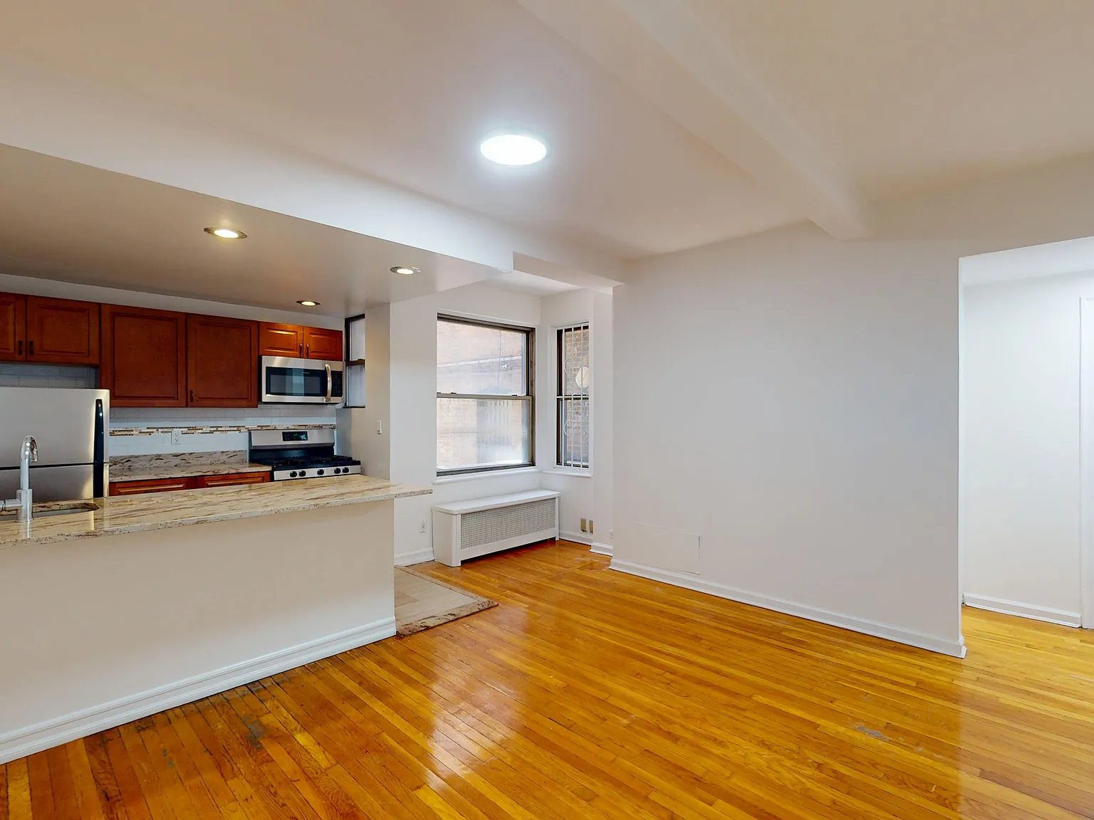 301 East 38th Street — Photo 4