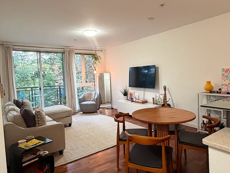 3104 Western Ave #516 — Photo 1