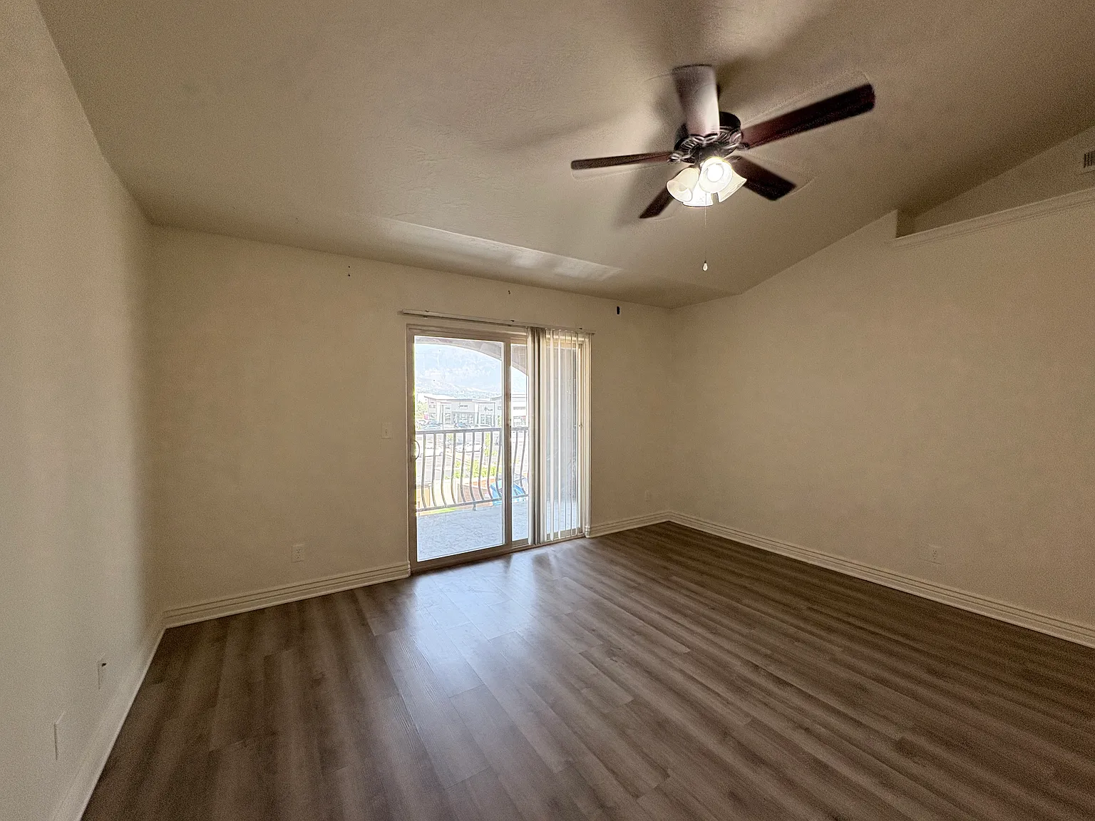 3 bed, 1157 sqft, $1,795 — Photo 2