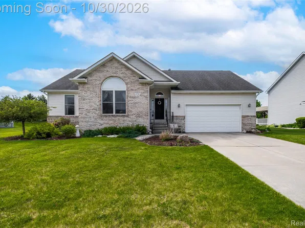 274 Creekwood Cir, Linden, MI 48451