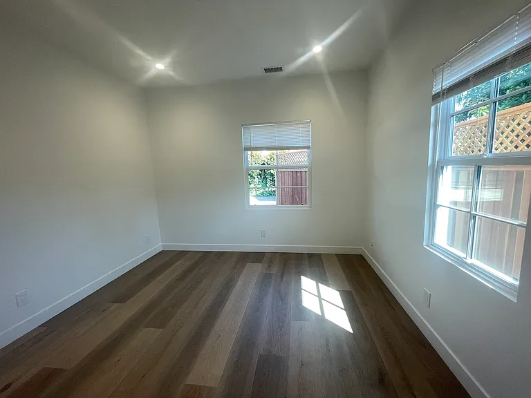 220 W Arrellaga St — Photo 7