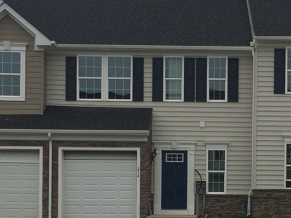 2nd image of 214 Tulip Ln