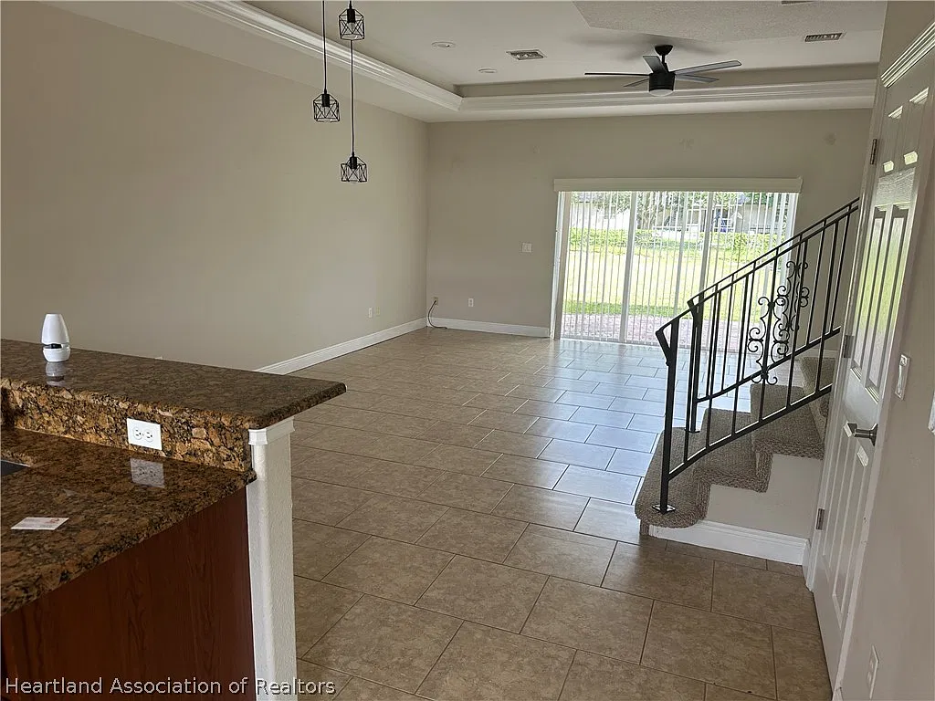 3 bed, 2.5 bath, 1578 sqft, $1,700 — Photo 3