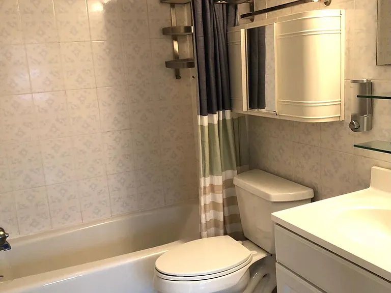 1104 Buttonwood St #B — Photo 10