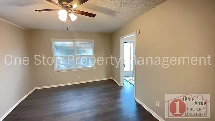 5714 NE 49th St — Photo 3