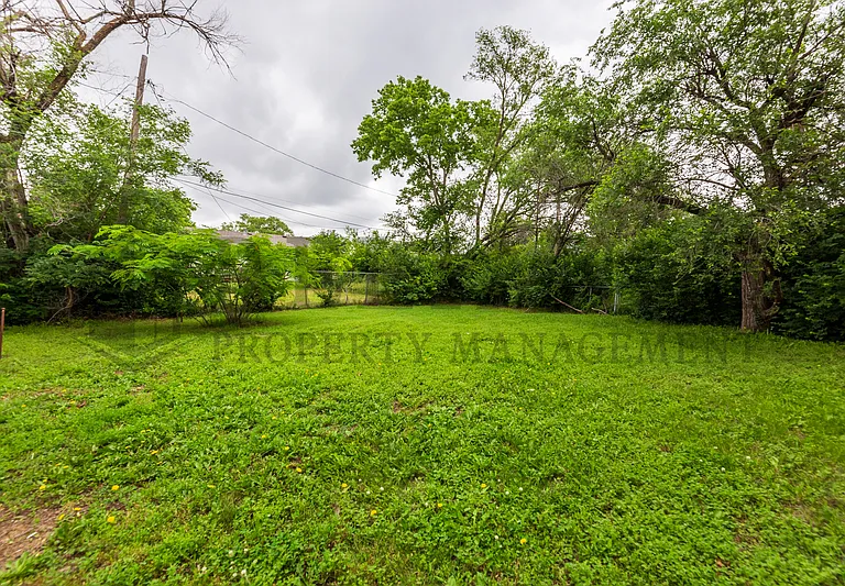 2450 N Prince St — Photo 4