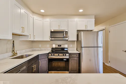 613 Oakwood St #613D Photo 1