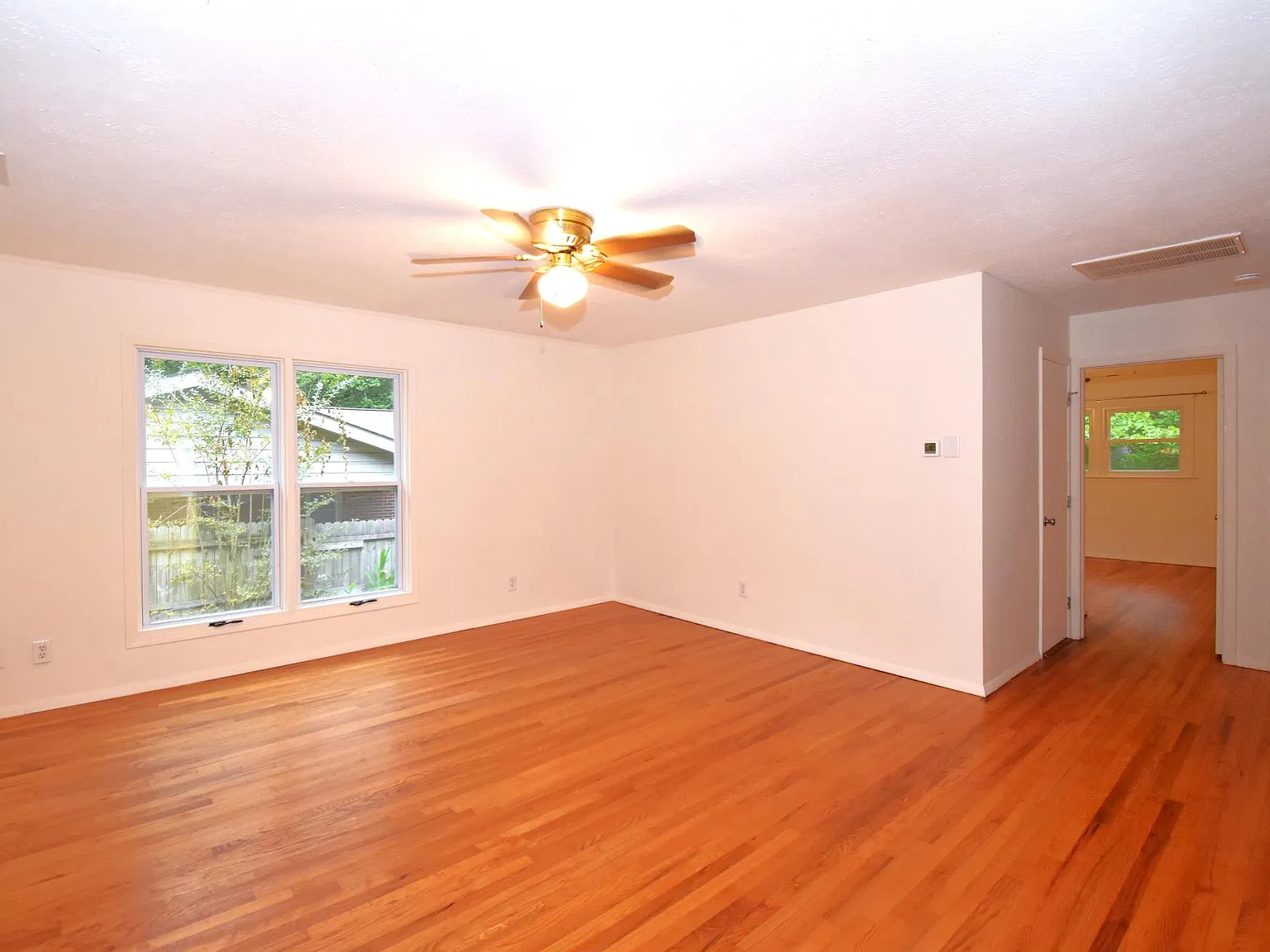 2 bed, 1160 sqft, $1,975 — Photo 4