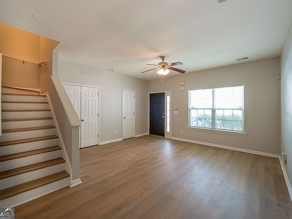 3rd image of 511 Creel Ln