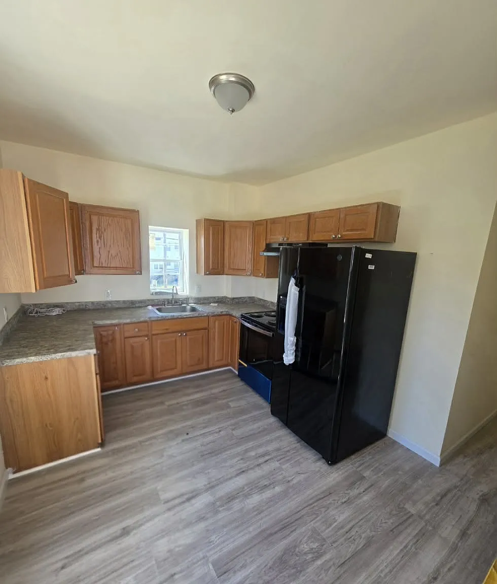 2 bed, 1000 sqft, $1,950 — Photo 2