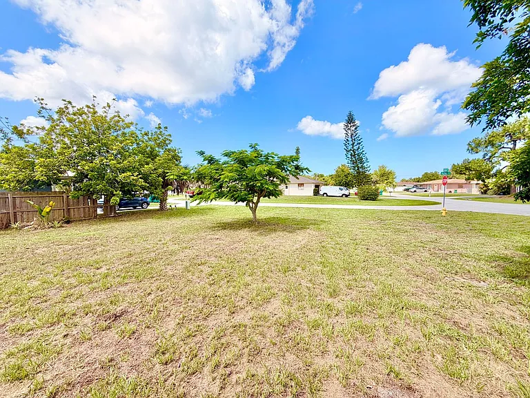 4861 Catalina Dr — Photo 14