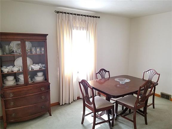 4th image of 930 Lysle Ave