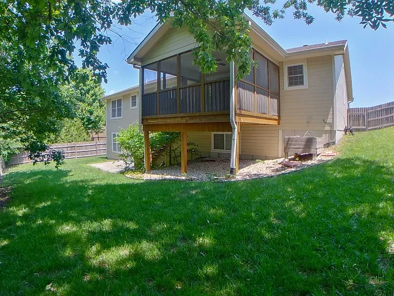 1048 Highland Ridge Dr — Photo 15