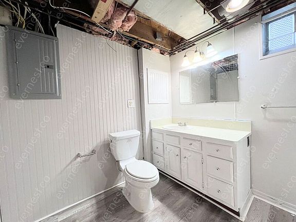 3rd image of 1018 Moran Ave