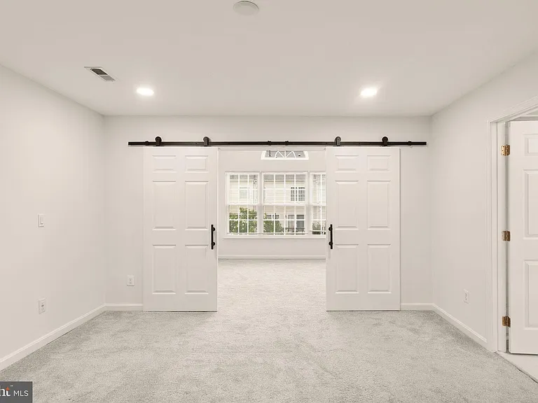 42685 Rolling Rock Sq — Photo 23