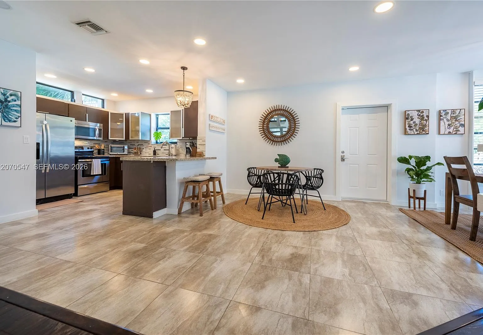 3 bed, 2.5 bath, 2350 sqft, $5,950 — Photo 4