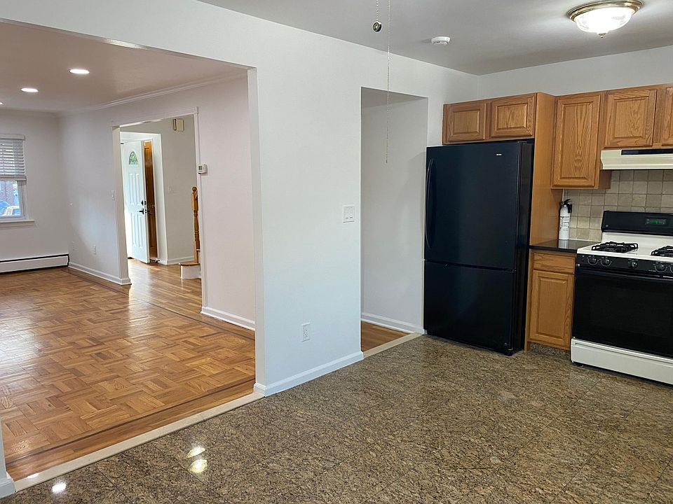 1st image of 3192 Fairmount Ave Floor 1