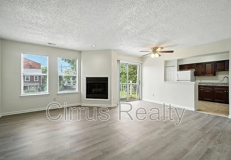 525 Columbia St — Photo 5