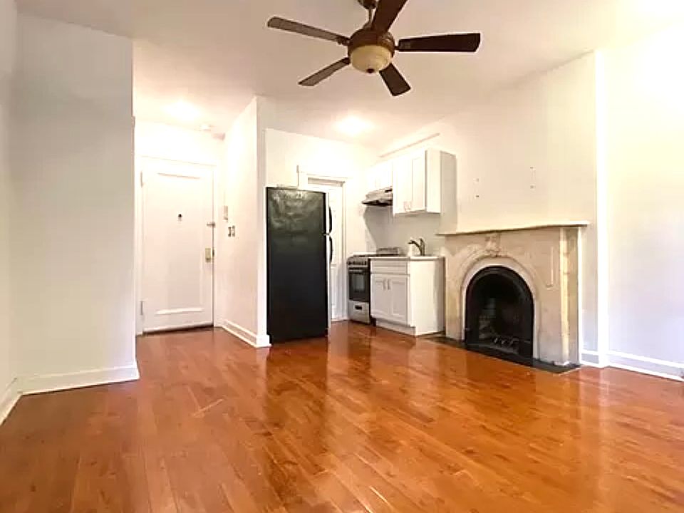 2nd image of 406 W 22nd St APT 1R
