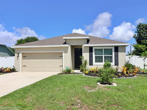 1465 SE Grapeland Ave, Port Saint Lucie, FL 34952