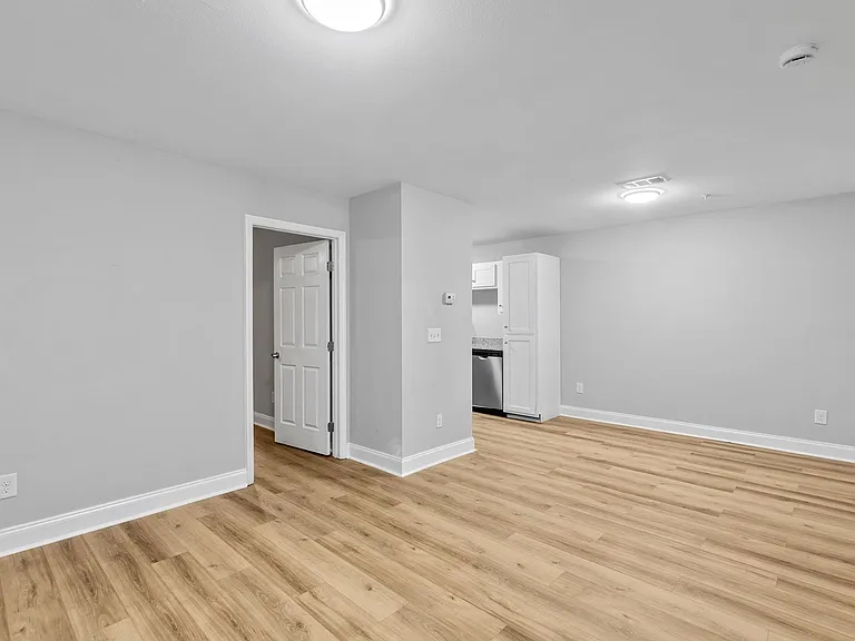 Crestview Apartments — Photo 32