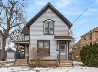 450 Villa St, Elgin, IL 60120